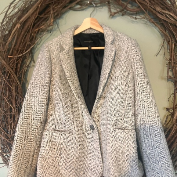 Banana Republic Jackets & Blazers - Banana Republic Black and White Herringbone Blazer Tweed Petite